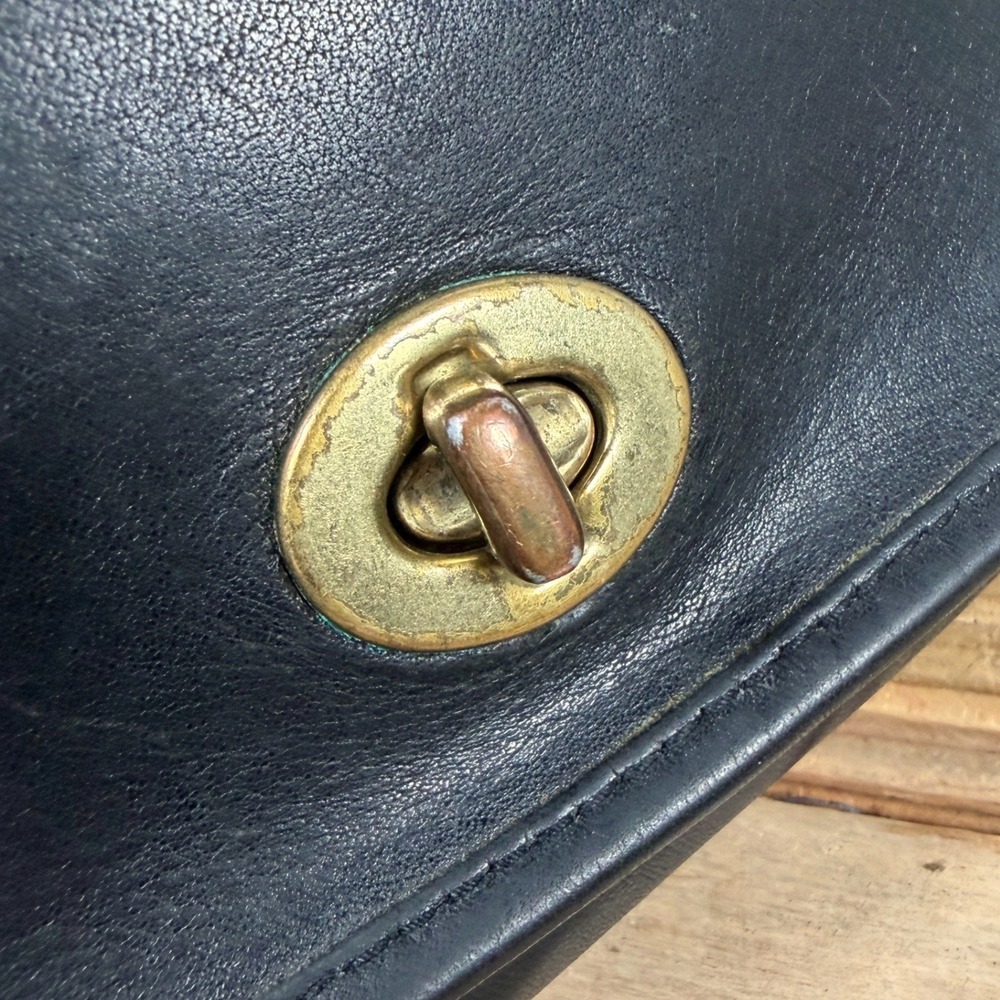 Croft & Barrow Y2K Soft Black Leather Turnlock Crossbody Top Handle Bag - Picture 12 of 14